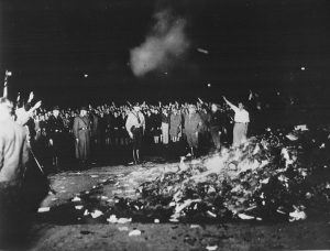 Die Bücherverbrennung im Mai 1933 auf dem Berliner Opernplatz.